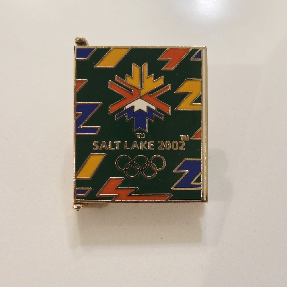 RARE HTF VTG 2002 SALT LAKE CITY OLYMPICS PIN SCRAPBOOK PIN WITH PAGES RETRO LE